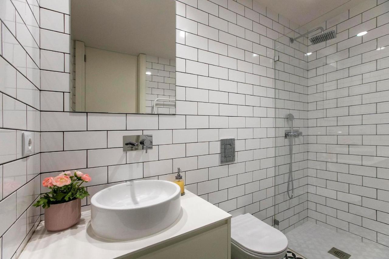 Lovelystay - 2Br Flat With Ac In Duque De Loule Porto Exterior photo