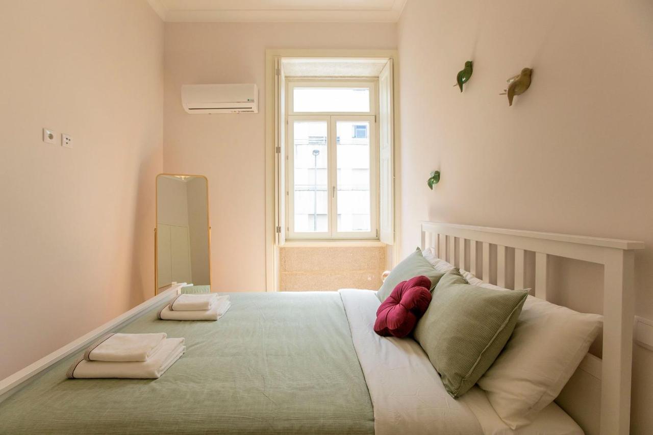 Lovelystay - 2Br Flat With Ac In Duque De Loule Porto Exterior photo